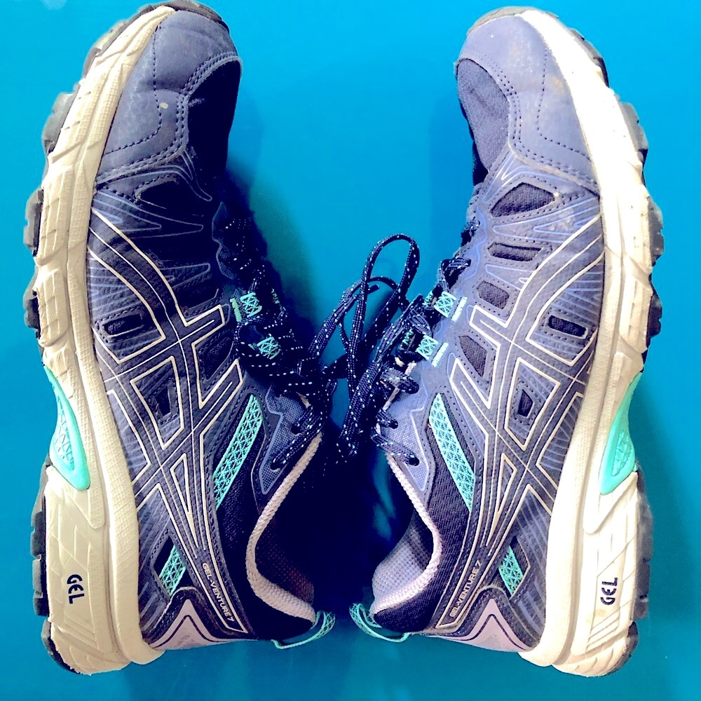 Asics Women's Gel Ventura 7 - size 8.5 Wide Navy Blue and Lavender